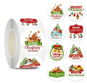 Rolle mit 500 Merry Christmas Kraftpapier-Etiketten mit acht verschiedenen Festtagsmotiven