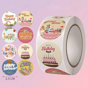 Rouleau de 500 Autocollants Joyeux Anniversaire 8 Motifs Gâteau de Dessin Animé Ballon Animaux Étiquettes Décoratives Pour Cadeau Enveloppe