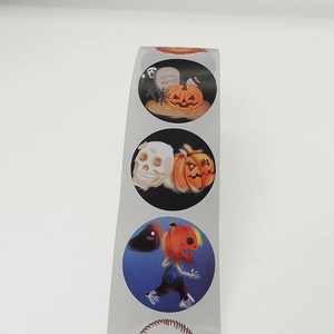 Rouleau d'autocollants Halloween 38mm citrouille et squelette pour scellage de cadeaux