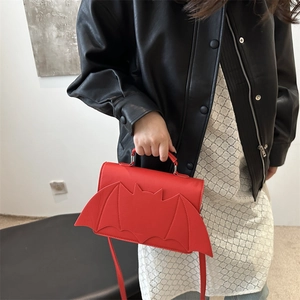 Sac à main rouge en forme d'ailes de chauve-souris avec bandoulière gothique pour femme