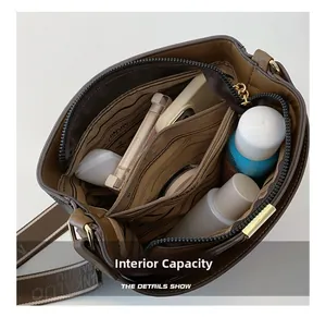 Internal structure of coffee bucket bag with multiple compartments and zipper pocket