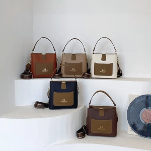Minimalist large capacity bucket bags in five colors with wide shoulder straps