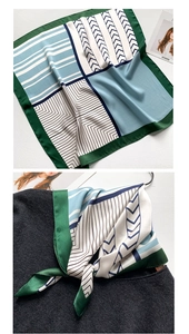 Vue détaillée d'un foulard en soie aux motifs géométriques et bordures vertes