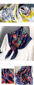 Détail d'une écharpe en satin de soie avec motifs de parapluies et fleurs sur le tissu