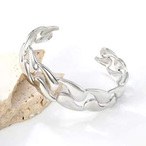 Modern silver 18K plated stainless steel chunky chain cuff bracelet on stone base