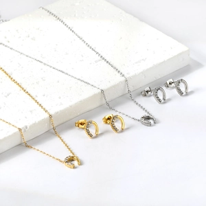 Set di gioielli minimalista a forma di U con collana e orecchini in oro e argento