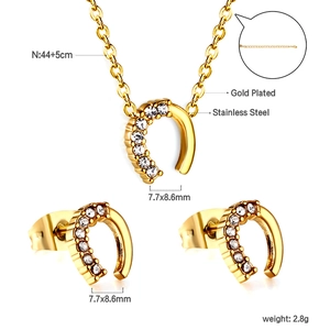 Set di gioielli in acciaio inossidabile dorato con collana a U e orecchini con zirconi