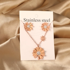 Ensemble collier et boucles d'oreilles marguerite en acier inoxydable doré rose et strass