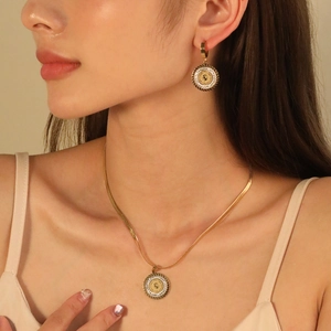 Stainless Steel Necklace Earrings Jewelry Queen Portrait Coin Pendant Gold Plated Zircon Herringbone Chain Vintage For Women