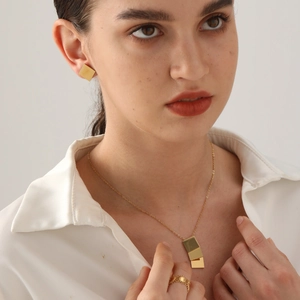 Golden geometric jewelry set with square pendant necklace, earrings and sunburst ring