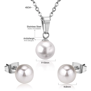 Detailansicht des Perlen-Schmucksets mit 45cm Kette und 8mm Edelstahl-Ohrsteckern