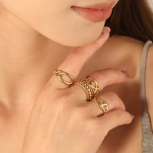 Set aus 18K vergoldeten Ringen mit Herz-Stern-Ausschnitt und minimalistischem Design