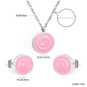Détails de l'ensemble collier et boucles d'oreilles en émail rose avec les dimensions
