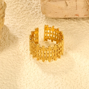 Detailed close-up of a wide hollow mesh gold ring with retro beaded edges