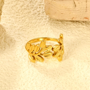 Minimalist 18K gold-plated irregular leaf ring with adjustable open band design