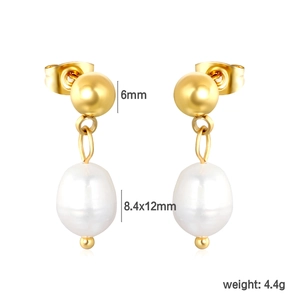 Detailed view of 18k gold beads and teardrop pearls with exact dimensions and 4.4g weight