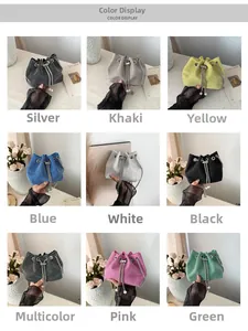 Vue détaillée présentant neuf options de couleurs pour le sac seau à strass et cordon