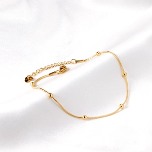 Minimalistische 18K vergoldete Schlangenkette Fußkettchen mit Goldperlen und Herz