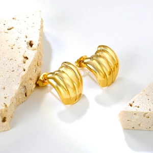 Boucles d'oreilles créoles en acier inoxydable plaqué or 18K avec texture rainurée