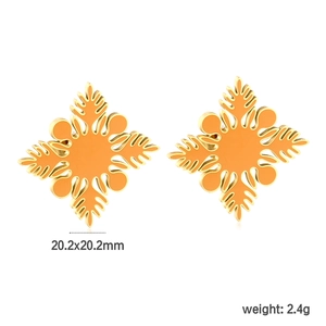 Détail des boucles d'oreilles fleur en émail orange avec dimensions 20,2x20,2 mm