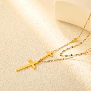 Collana a doppio strato in acciaio inossidabile oro 18K con due ciondoli a croce