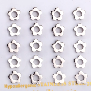 Boucles D'oreilles 316L Acier Inoxydable Hypoallergénique Fleur Creuse Design Floral Mode Bijoux Pour Femmes
