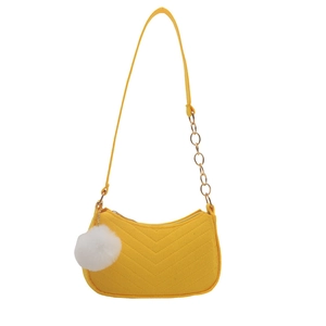 Borsa a spalla in feltro giallo con trapuntatura a spina di pesce e pompon bianco
