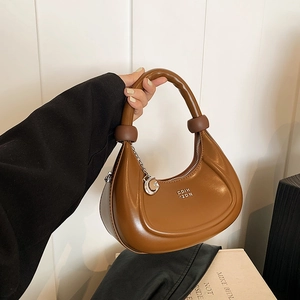 Damen Retro PU Leder Halbmond Hobo Tasche Mode Achsel Schultertasche Mit Metall G Anhänger Pendler Umhängetasche