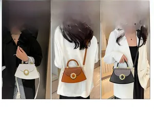 Tragestile einer Krokodil-Trapeztasche mit goldenem Sonnenblumen-Verschluss