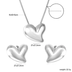Detailed view of silver heart jewelry set with necklace dimensions and snake chain texture