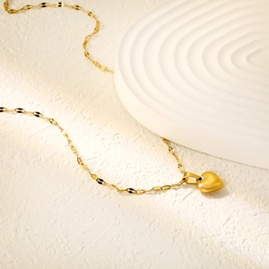 Collana con ciondolo a cuore in acciaio inossidabile dorato con catena piatta a petali