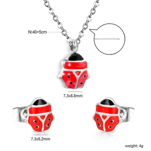 Detail showing ladybug jewelry set dimensions with necklace length and pendant sizes
