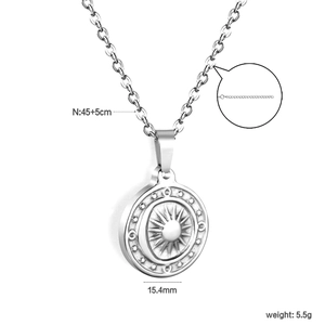 Détails du pendentif soleil et lune avec mesures de la chaîne de 45 cm plus 5 cm
