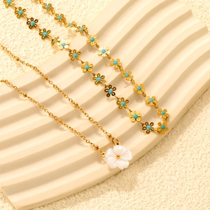 Collier Fleur Plqué Or 18K Acier Inoxydable Nacre Émail Pendentif Élégant Style Frais Bijoux Pour Femmes