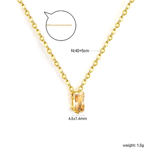 Dettaglio catena dorata 40+5cm con ciondolo rettangolare in zirconia champagne 4,5x7,4mm