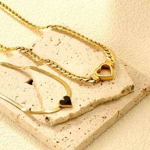 Collier Pendentif Cœur Acier Inoxydable Plaqué Or 18K Chaîne Serpent Maille Cubaine Bijoux Chic Minimalistes Pour Femmes