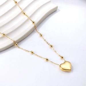 Collana minimalista in acciaio inossidabile placcato oro 18K con ciondolo a cuore
