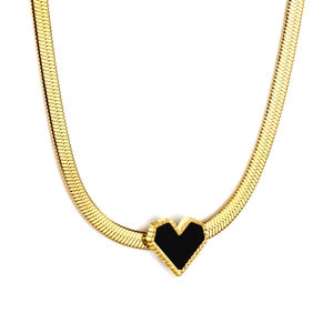Collier chaîne serpent plaqué or 18 carats avec un pendentif cœur noir au bord perlé