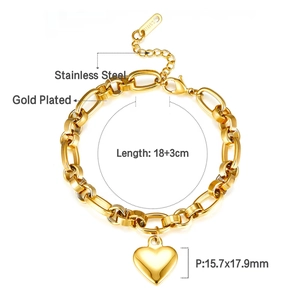 Bracelet en acier doré avec pendentif cœur montrant les dimensions et les détails