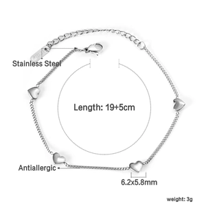 Bracelet cœur en acier argenté poli affichant la taille 19+5 cm et le fermoir mousqueton