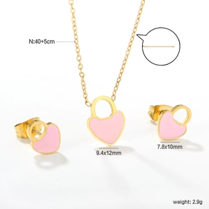 Set di gioielli con cuore in smalto rosa, collana di cristallo e orecchini a lobo