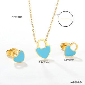 Dettagli set gioielli a cuore dorato con smalto blu e lunghezza collana regolabile 40+5cm