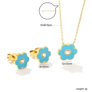 Set gioielli in acciaio dorato con fiori in smalto blu e zirconi scintillanti