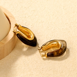 Retro U-shaped resin hoop earrings in dark brown tortoiseshell with gold-tone metal