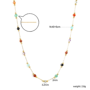 Détails du collier à perles dorées avec pendentif fleur et cœur et dimensions