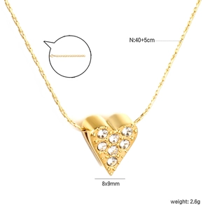 Détail du collier cœur avec chaîne de 40+5cm, pendentif 8x9mm et pierres en zircone