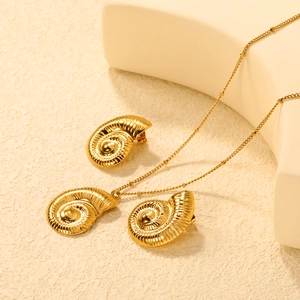Vintage 18K gold plated stainless steel jewelry set with seashell pendant and earrings