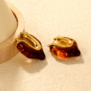Retro amber resin hoop earrings with irregular organic shapes and 18K gold plating
