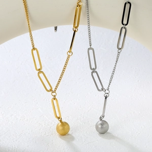 Collana placcata oro 18K con catena a goccia di lava e ciondolo a sfera metallica opaca
