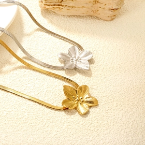Elegant 18K gold plated stainless steel flower pendant necklace with snake chain for women